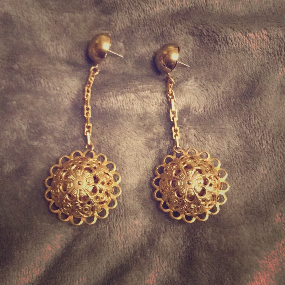 Gold earrings 🎁